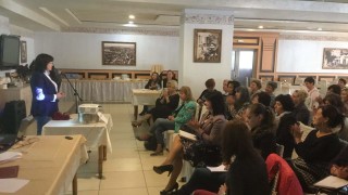 Жените социалистки искат семейно подоходно облагане безплатни детски градини и