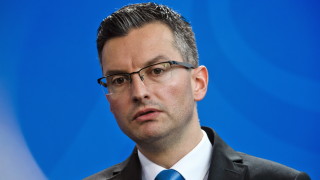 Лявоцентристкият премиер на Словения Марян Шарец неочаквано съобщи че е депозирал оставката