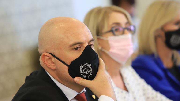 Гешев готов да си наеме частна фирма, ако остане без охрана