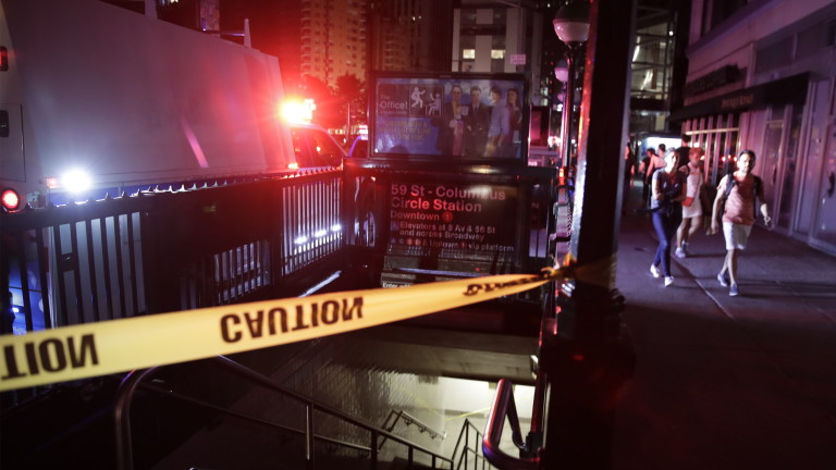 Загинал и ранени след срутване на паркинг в Манхатън 