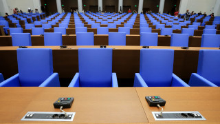 Общо 13 са кандидатите, избрани в два многомандатни изборни района