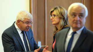 Освобождават представителите на БЧК и на БНТ от Обществения съвет