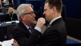 ЕС не е във война с Полша, успокоява Юнкер