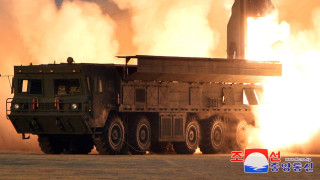 Северна Корея успешно изстреля балистична ракета със среден обсег на