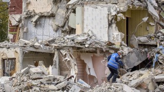 Русия удари Харков с бомби и балистични ракети