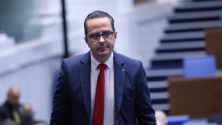 Новото правителство е като старото само че е ново Няма