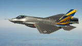 US изтребител F-35 извърши първото си кацане на самолетоносач