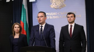 Парламентарната група на Възраждане не вярва че ПП ДБ искат да