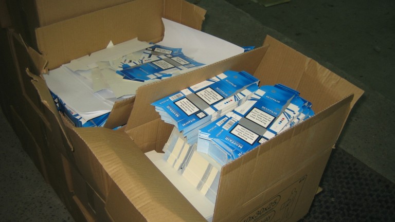 230 кг. заготовки за цигарени кутии с логото MAYFAIR бяха