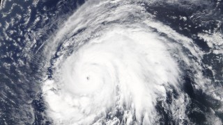 Ураганът "Лоренцо" достигна максималната пета категория