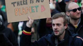 Хиляди хора в Австралия и Европа се присъединиха към демонстрации