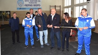 Министърът на младежта и спорта Красен Кралев откри обновената зала