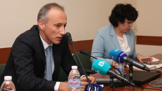 МОН не регулира абитуриентските балове те са въпрос на