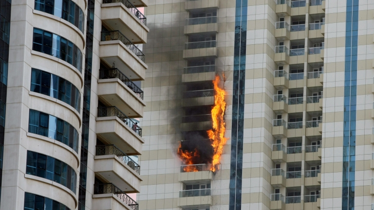 Пожар горя в небостъргач в Дубай