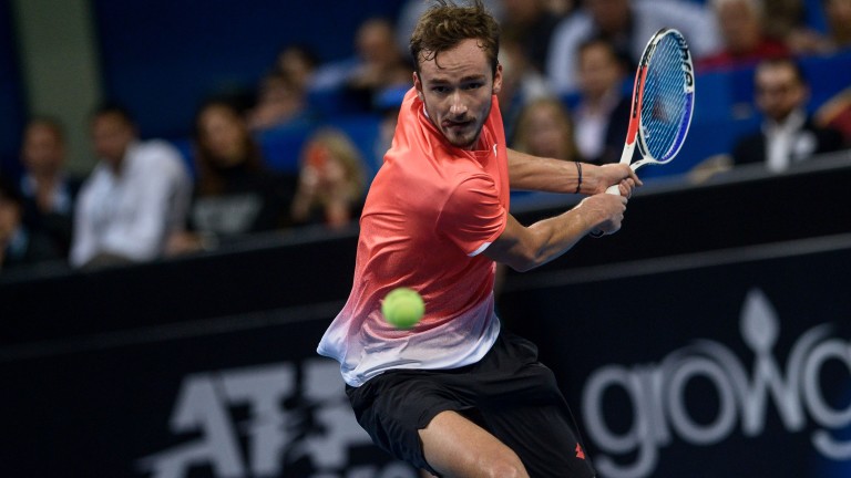 Даниил Медведев победи Гаел Монфис с 6-2, 6-4 и е на финал на Sofia Open