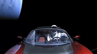 Докъде стигна "астронавтът" на Илон Мъск в космоса