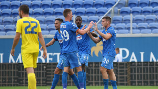 Треньорът на Левски Станимир Стоилов обмисля да направи само