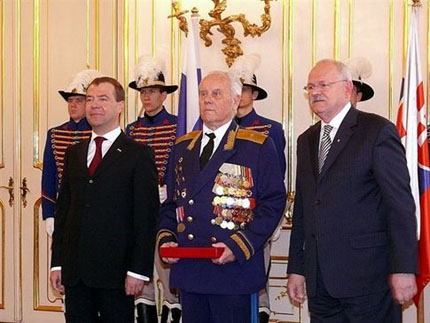 Медведев награждава словашки ветерани от Втората световна