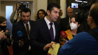 От Продължаваме промяната събират подписи да се проведе извънредно парламентарно