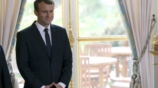 Френският президент Еманюел Макрон предизвика обществен гняв с коментари според