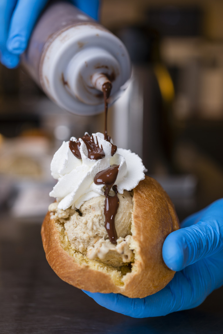 Може да се гарнира с шоколадов сос