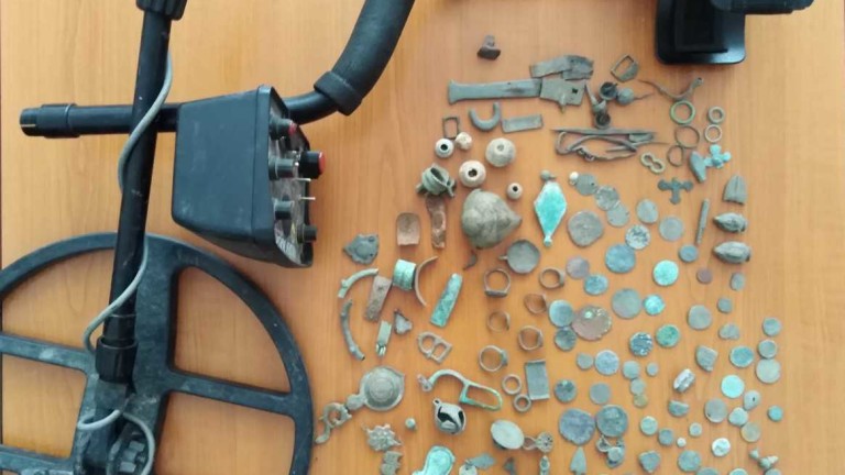Археологически предмети, старинни монети и наркотици иззеха при спецакция в