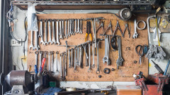 Полицията откри двигатели от крадени коли от страни в ЕС в сервиз във Враца