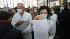 Служителите в РЗИ-Бургас плашат с блокиране на работата