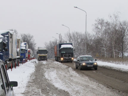 Македония спря камионите от България