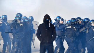Младежи се сбиха с полицията в западния френски град Нант
