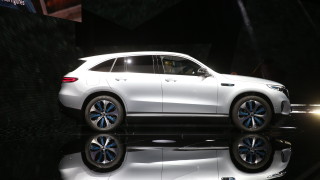 Mercedes Benz най големият производител на луксозни автомобили в света показа първите