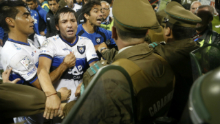 ВИДЕО: Пак здрав бой в мач за Копа Либертадорес