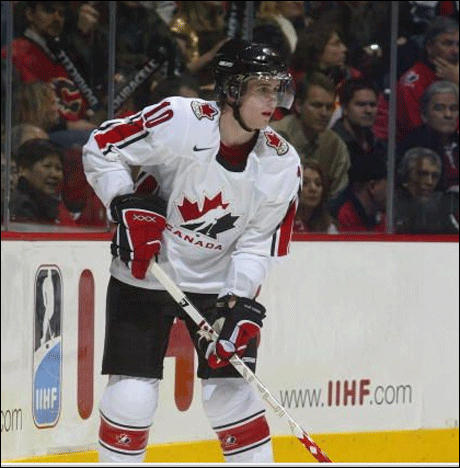 Новакът в Кълъмбъс Крис Ръсел е хокейният матадор 