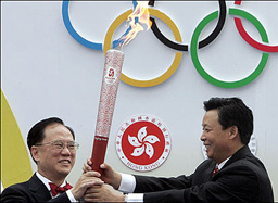 Хонг Конг посрещна Олимпийския огън