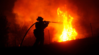 Двама чуждестранни работници загинаха при пожар в Ливан близо до