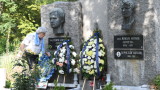 Левски поднася венци в памет на Гунди и Котков