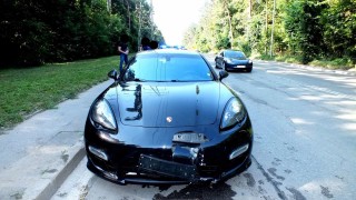 Среднощна и неравностойна гонка си спретнаха патрулка и порше в