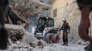 Сирийското правителство и Русия възобновиха бомбардировките в последния бастион на
