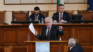 В постоянен спор преминаха отговорите на въпросите на министъра на