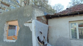 В пловдивската Арман Махала продължават да премахват незаконни постройки съобщава
