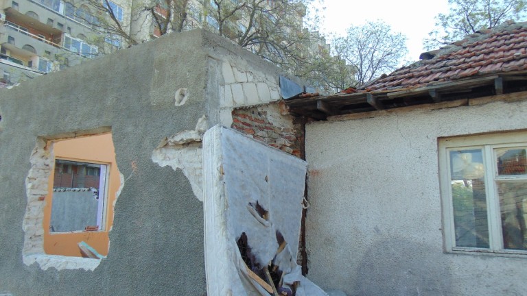 Бургаският омбудсман се тревожи от нови незаконни строежи в "Горно Езерово"