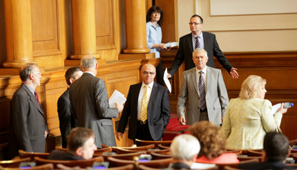 Депутатите продължават с обсъждането на Бюджет 2013 г.