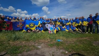 Президентът на Украйна Володимир Зеленски публикува снимки на 75 украински