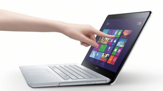Sony пусна сензорен ноутбук Vaio Fit