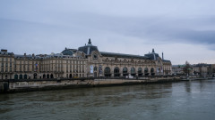 Арестуваха еко активист в Париж, след като залепи плакат върху картина на Клод Моне