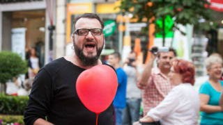 Група P.I.F поведе 50 души по "Витошка"