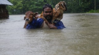 Над 30 души загинаха от наводнение и свлачища предизвикани от
