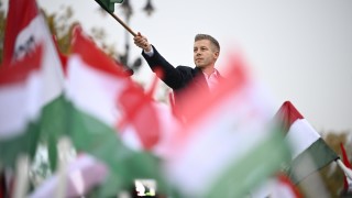 Унгарската опозиция осъди на многохиляден протест връзките на Орбан с Русия