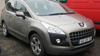 Шпионски снимки на Peugeot 3008 