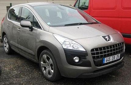 Шпионски снимки на Peugeot 3008 